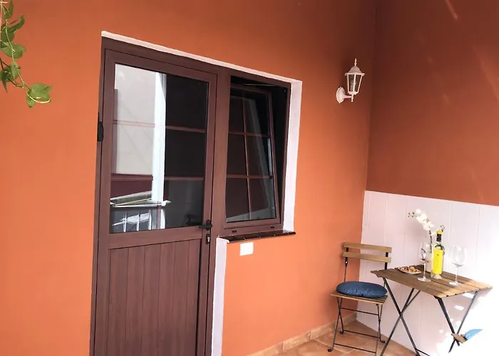 Acogedor A And B - *