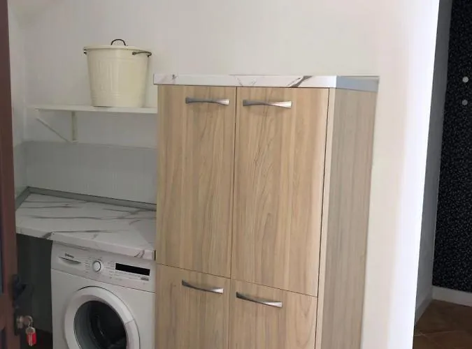 Acogedor A And B - *