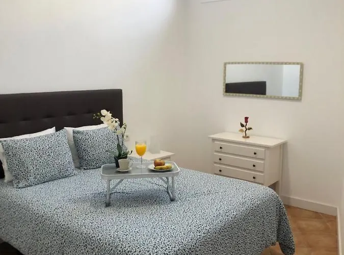 Acogedor A And B - *